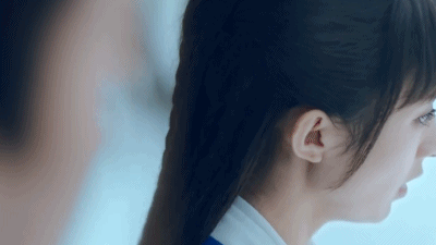 Triệu Lệ Dĩnh lên top hot search khi quay đầu lại với nụ cười ngọt lịm