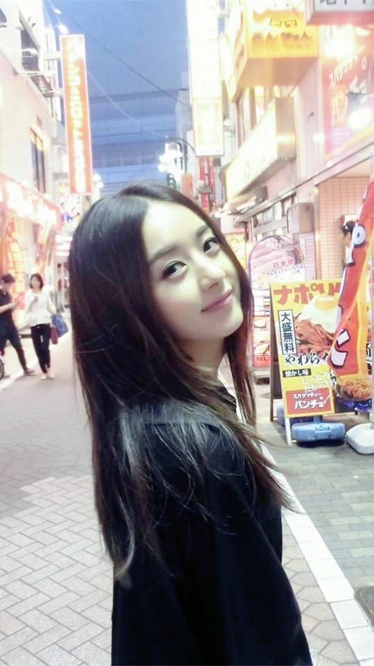 Triệu Lệ Dĩnh lên top hot search khi quay đầu lại với nụ cười ngọt lịm