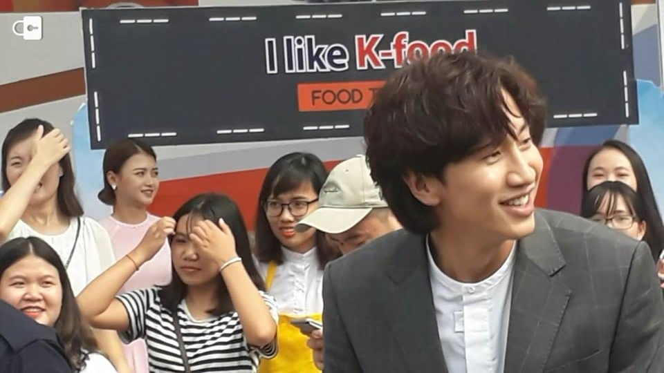 Hươu cao cổ Lee Kwang Soo và HaHa xuất hiện cực điển trai