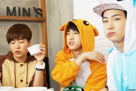 Khoảnh khắc đáng yêu trong bộ đồ thú của idol