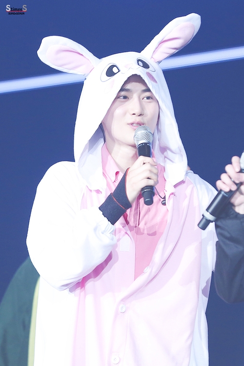 Khoảnh khắc đáng yêu trong bộ đồ thú của idol