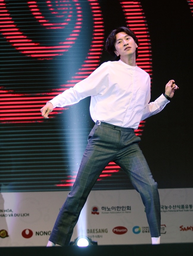 Những khoảnh khắc không thể quên của Lee Kwang Soo và HaHa ở Việt Nam