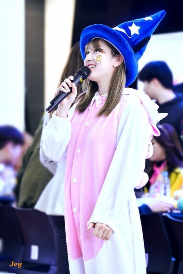Khoảnh khắc đáng yêu trong bộ đồ thú của idol