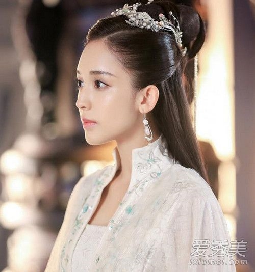 Cân đo đong đếm những chiếc mũi 'đắt giá' của mỹ nhân
