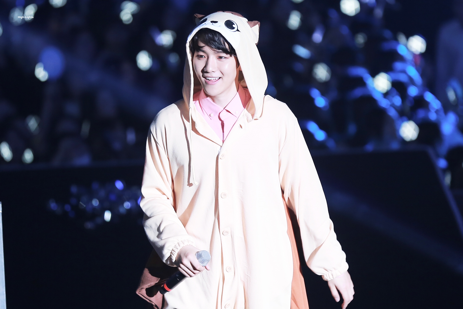 Khoảnh khắc đáng yêu trong bộ đồ thú của idol