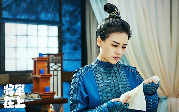 Mỹ nhân Hoa Ngữ đẹp xuất thần trong bộ áo giáp chiến