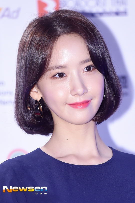 Yoona xinh đẹp bên La Tấn điển trai sánh vai nhận giải thưởng khủng
