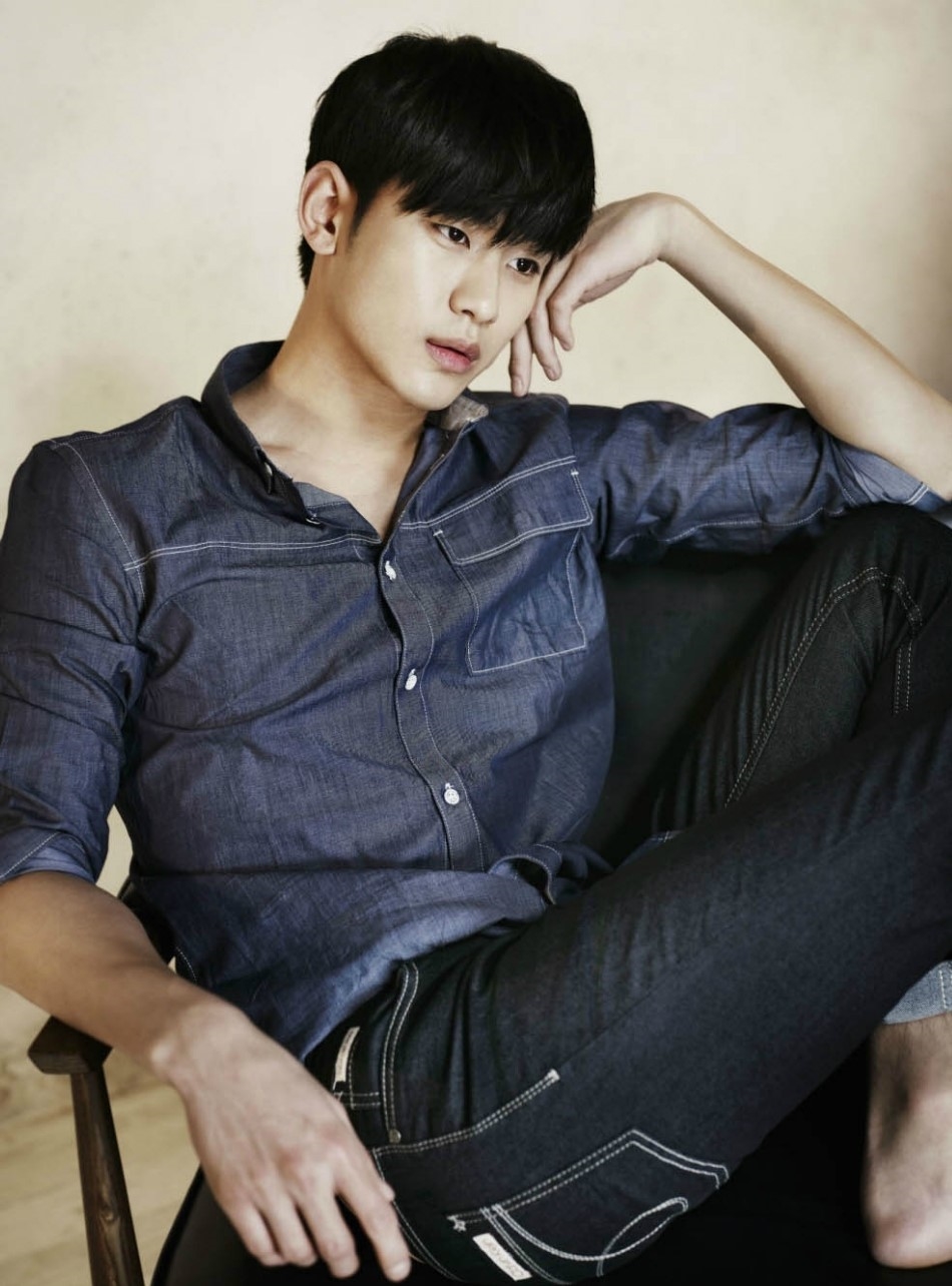 Lộ hình ảnh đầu tiên của anh lính Kim Soo Hyun