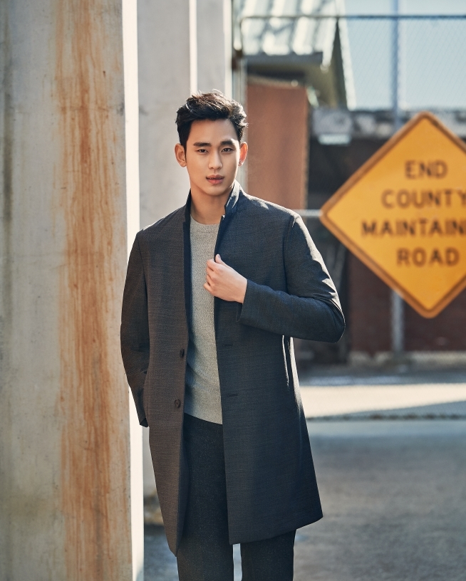Lộ hình ảnh đầu tiên của anh lính Kim Soo Hyun