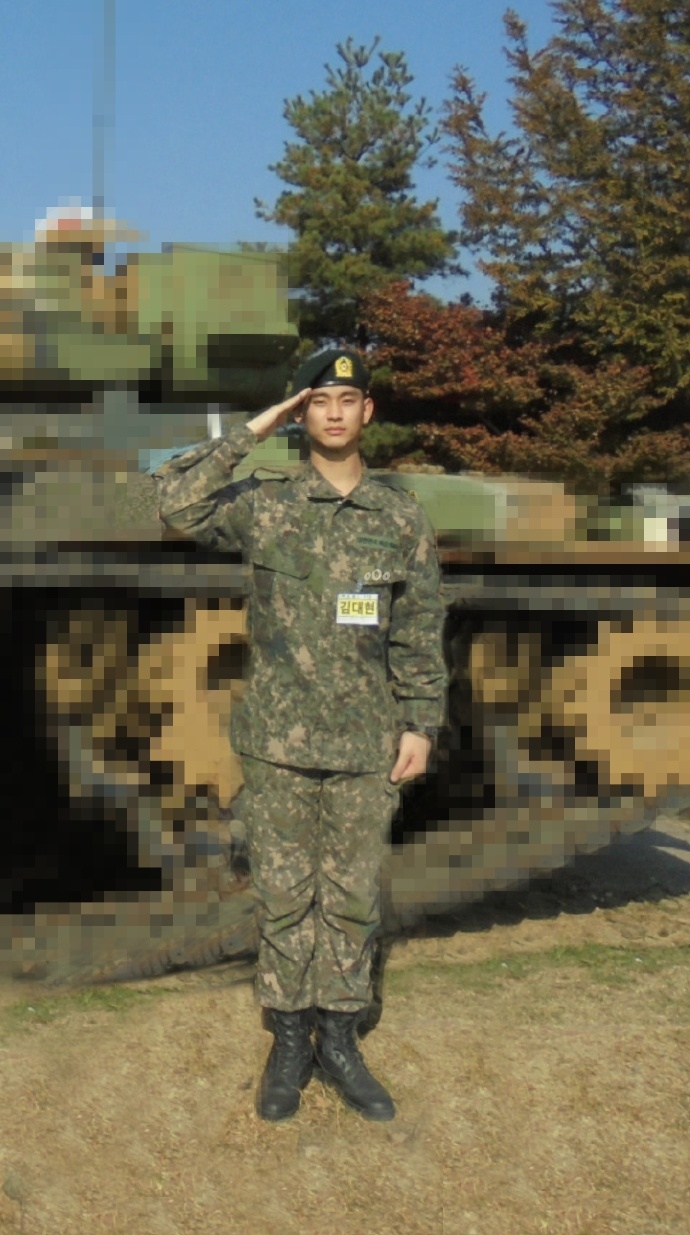 Lộ hình ảnh đầu tiên của anh lính Kim Soo Hyun
