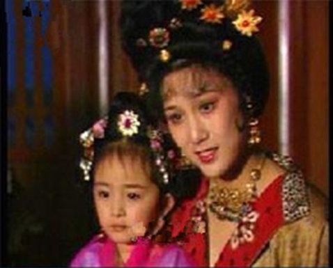 Không ngờ lúc bé Dương Mịch lại dễ thương, đáng yêu như thế này
