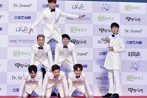 Đến "thánh lầy" BTS cũng phải chịu thua nhóm nhạc này về độ hài hước