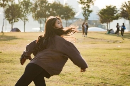 Suzy xinh đẹp tại giải đấu bóng chày