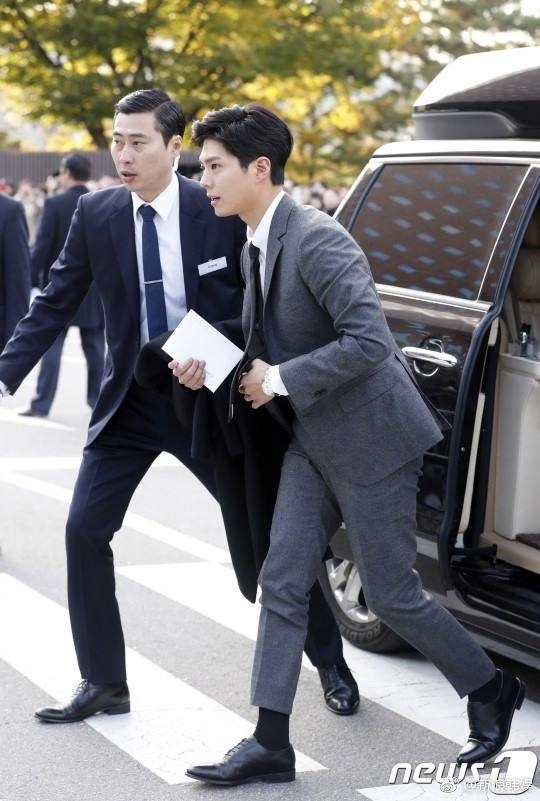 Khách mời ngôi sao nô nức tới đám cưới SongSong Couple