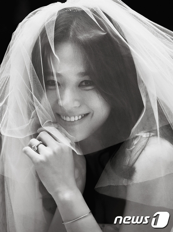 Hé lộ những tấm ảnh cưới hiếm hoi của SongSong Couple