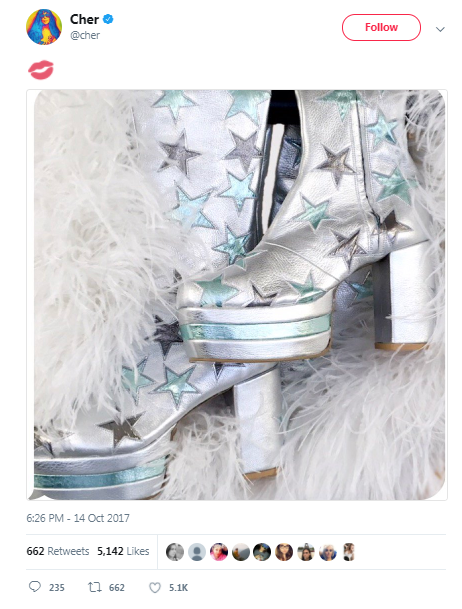 Cher “thả thính” người hâm mộ