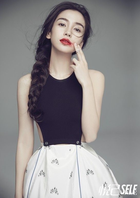 AngelaBaby không nên mặc trang phục khoe xương quai xanh