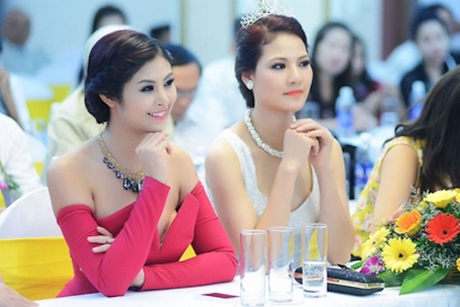 Mỹ nhân Việt "muối mặt" với sự cố váy áo để đời