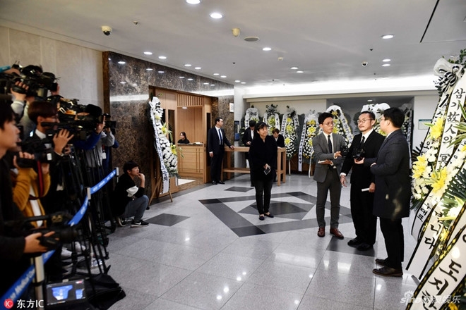 Sao Hàn đau buồn đến dự đám tang nam tài tử Kim Joo Hyuk