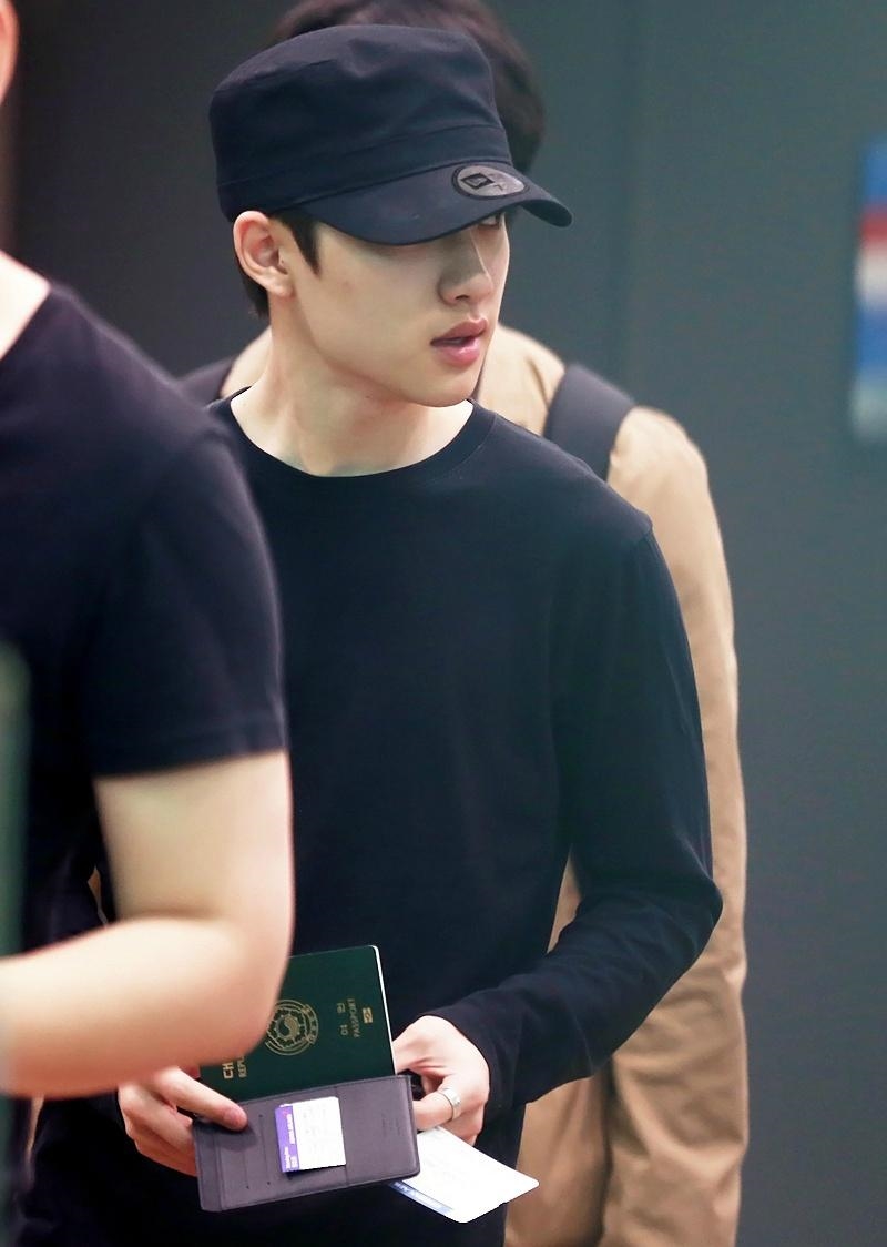 EXO được Tạp chí Vogue khen ngợi