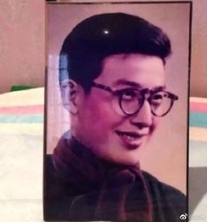 Huỳnh Hiểu Minh gây bão vì giống bố Triệu Vy thời trẻ