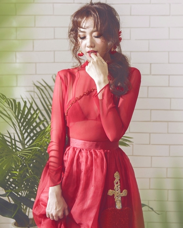 Mỹ nhân Việt "muối mặt" với sự cố váy áo để đời