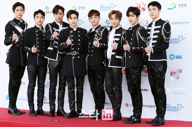 EXO được Tạp chí Vogue khen ngợi