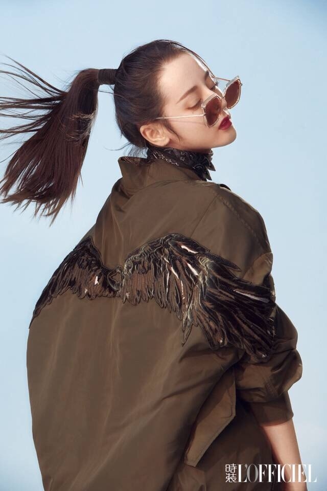 Địch Lệ Nhiệt Ba dĩnh lỗi photoshop quá đà trên L'OFFICIEL