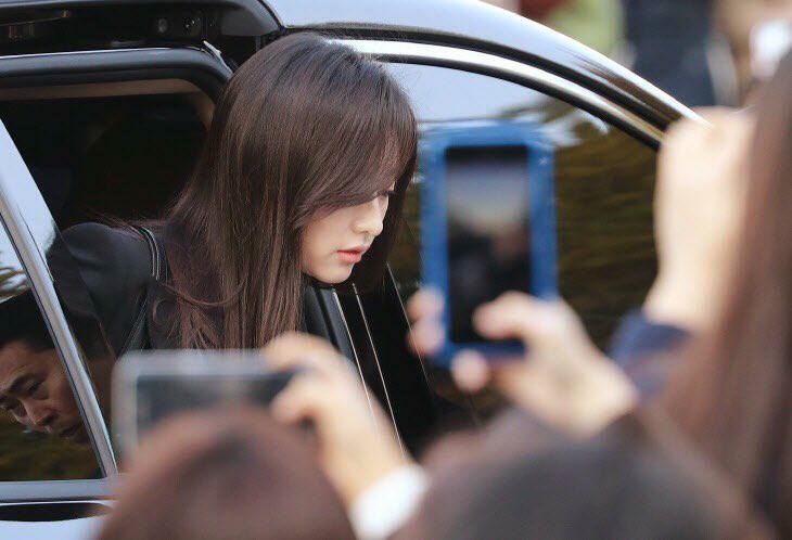Kim Ji Won xuất hiện xinh đẹp trong đám cưới Song Hye Kyo
