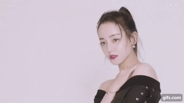 Địch Lệ Nhiệt Ba dĩnh lỗi photoshop quá đà trên L'OFFICIEL