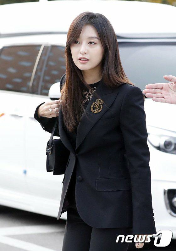 Kim Ji Won xuất hiện xinh đẹp trong đám cưới Song Hye Kyo
