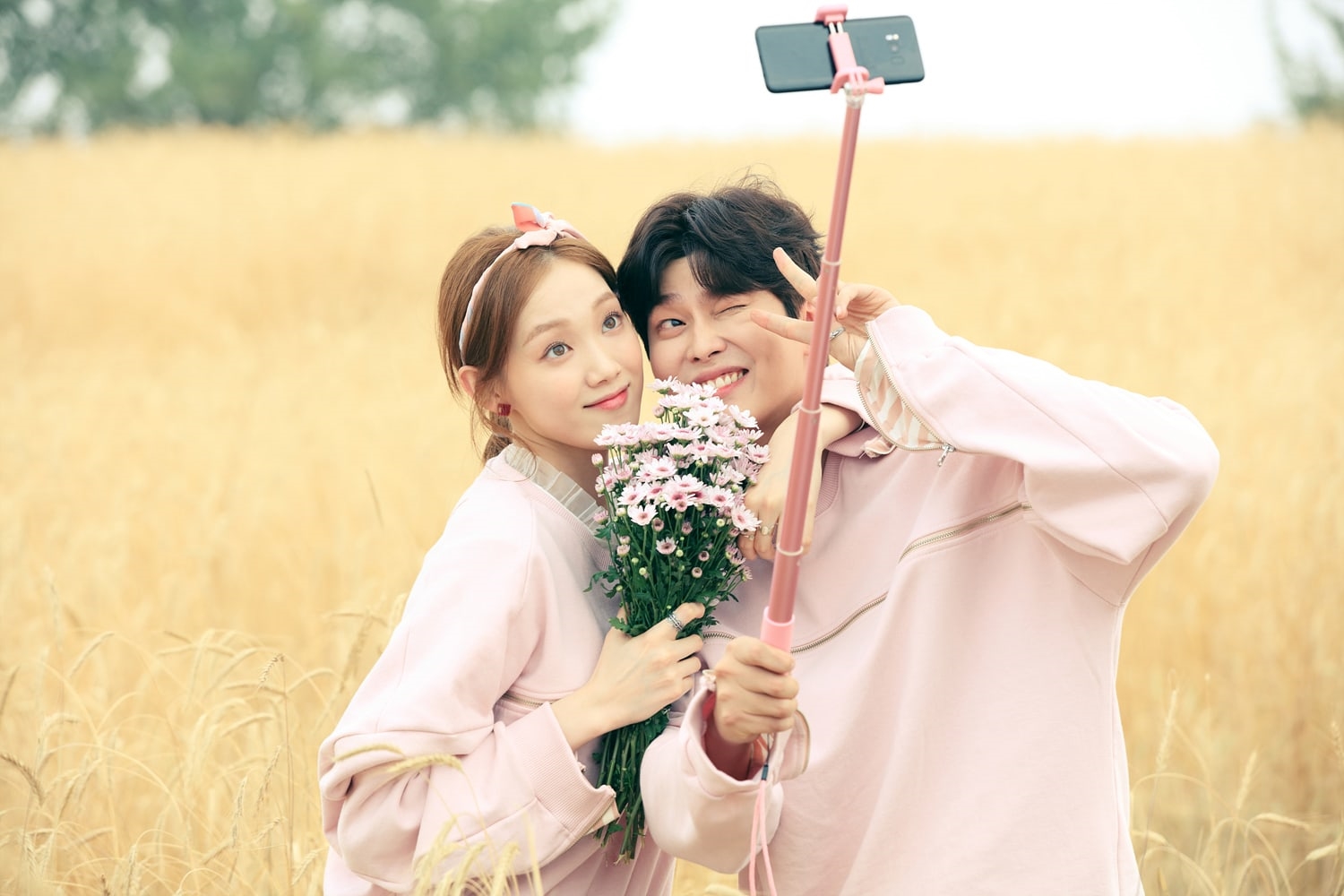 Lee Sung Kyung - Yoon Kyun Sang làm cameo trong 'Khi Nàng Say Giấc'