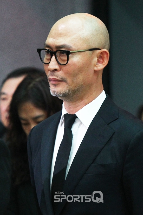 Dàn sao Hàn không kìm được nước mắt tiễn đưa Kim Joo Hyuk