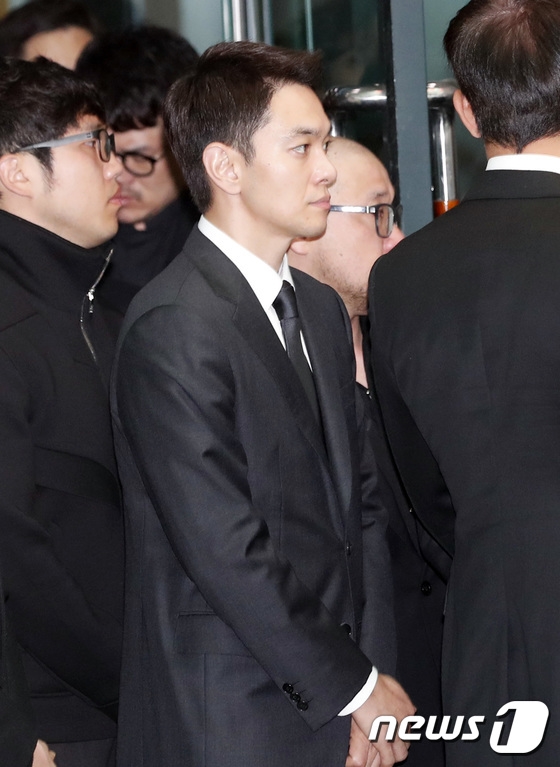 Dàn sao Hàn không kìm được nước mắt tiễn đưa Kim Joo Hyuk