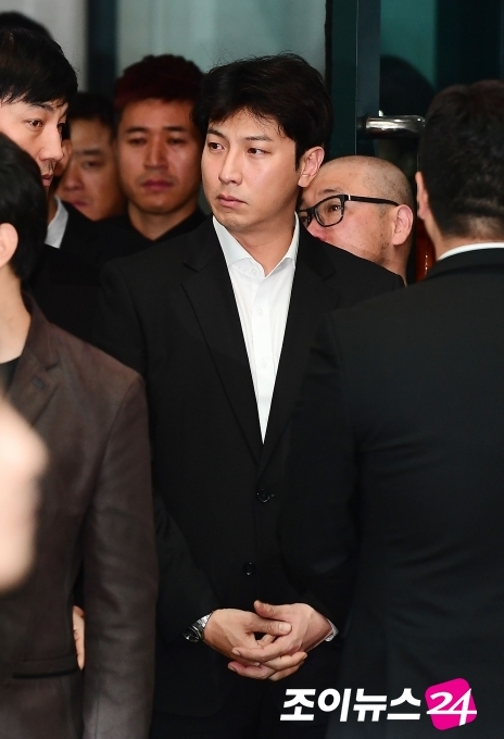 Dàn sao Hàn không kìm được nước mắt tiễn đưa Kim Joo Hyuk