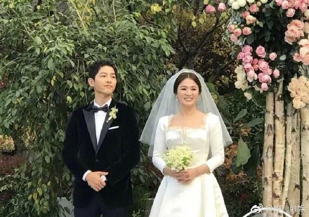 Lộ rõ dấu hiệu tăng cân Song Hye Kyo có thật sự mang thai?