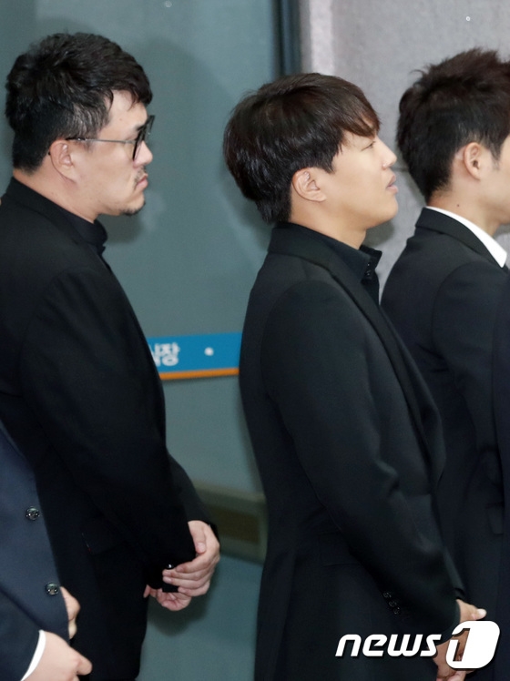 Dàn sao Hàn không kìm được nước mắt tiễn đưa Kim Joo Hyuk