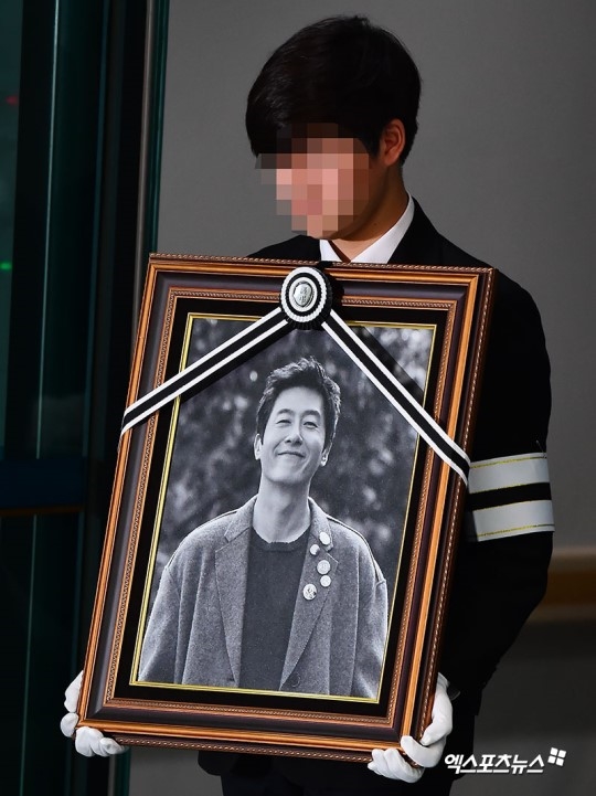 Dàn sao Hàn không kìm được nước mắt tiễn đưa Kim Joo Hyuk