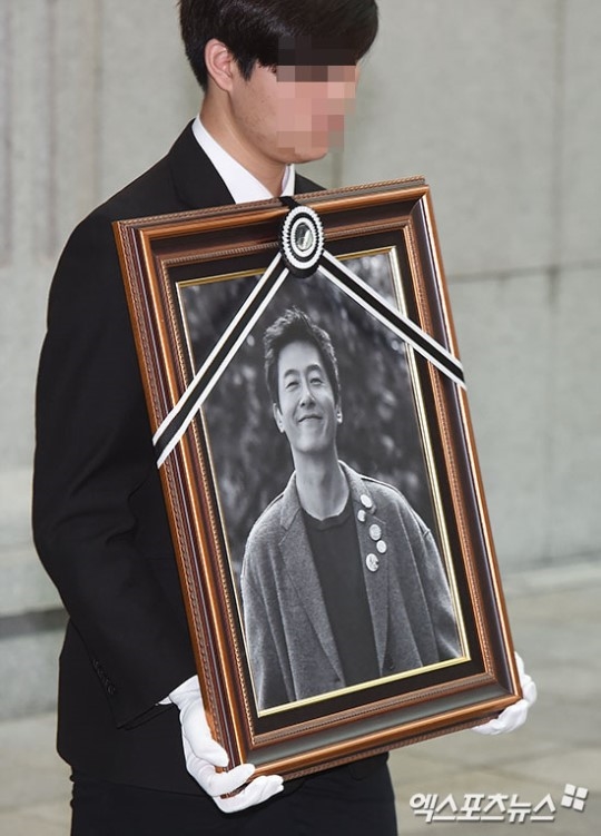 Dàn sao Hàn không kìm được nước mắt tiễn đưa Kim Joo Hyuk