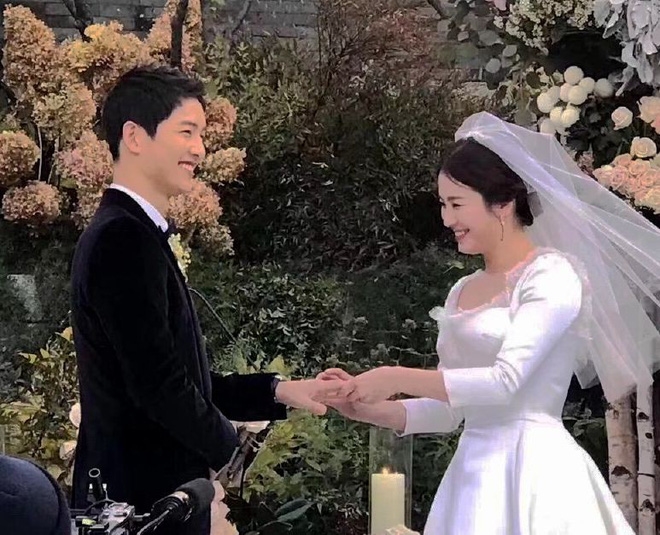 Lộ rõ dấu hiệu tăng cân Song Hye Kyo có thật sự mang thai?