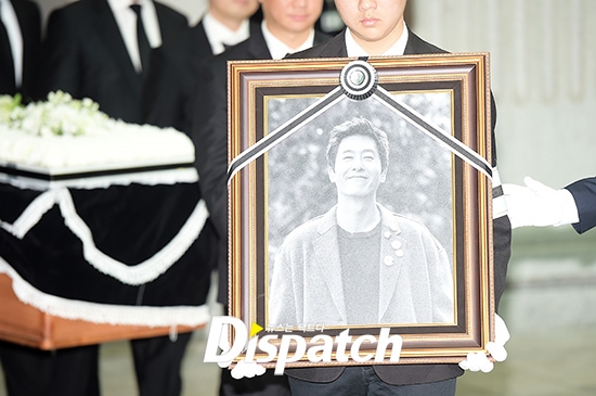Dàn sao Hàn không kìm được nước mắt tiễn đưa Kim Joo Hyuk