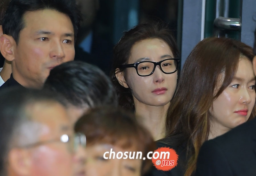 Dàn sao Hàn không kìm được nước mắt tiễn đưa Kim Joo Hyuk