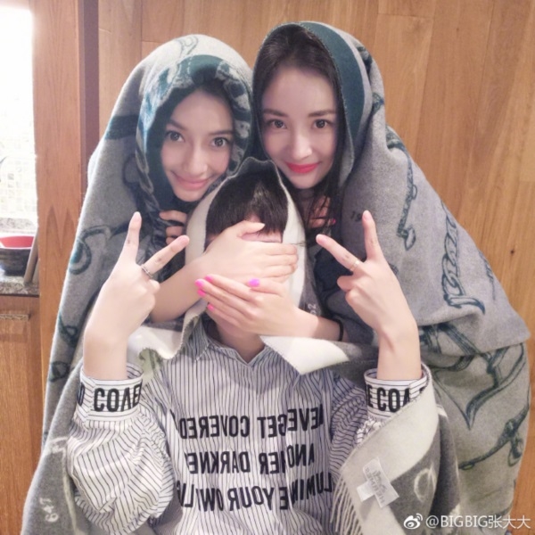 Dương Mịch - AngelaBaby gây bão vì tình bạn quá thân thiết