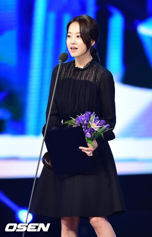 Park Bo Gum - Park Bo Young nhận giải thưởng văn hóa nghệ thuật 2017