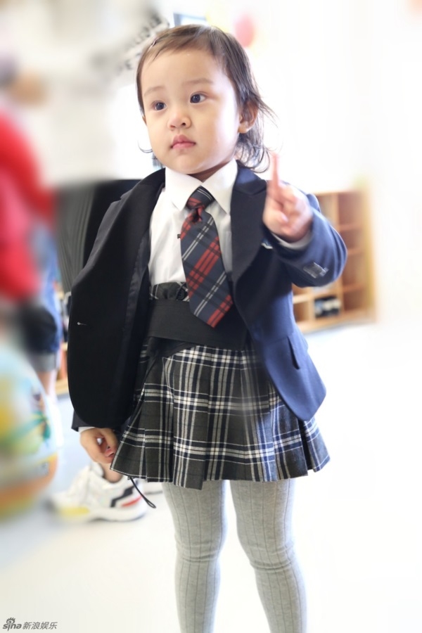 Lý Tiểu Lộ dở khóc dở cười kể chuyện Điềm Hinh mới sinh đã bị chê xấu