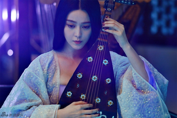 Cháy mắt với những tạo hình cổ trang khoe vòng một “quá đà"