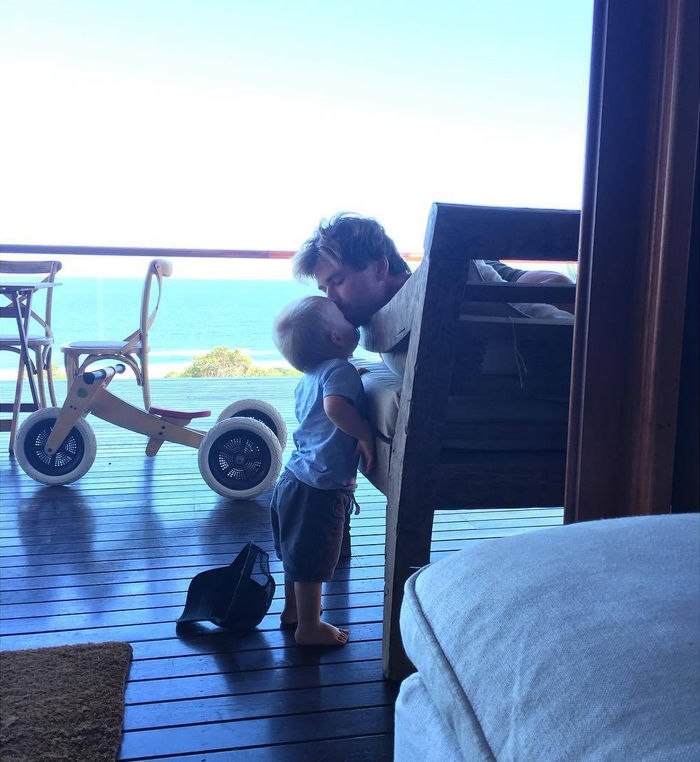 Chris Hemsworth - Nam thần trên phim, chồng ngoan bố đảm ngoài đời