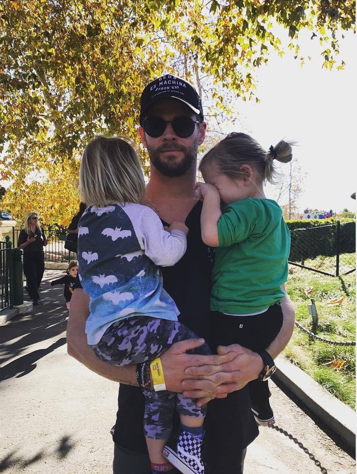 Chris Hemsworth - Nam thần trên phim, chồng ngoan bố đảm ngoài đời
