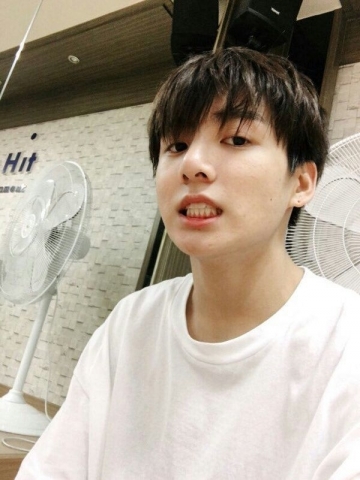 Mặt mộc không tì vết của loạt thần tượng Kpop