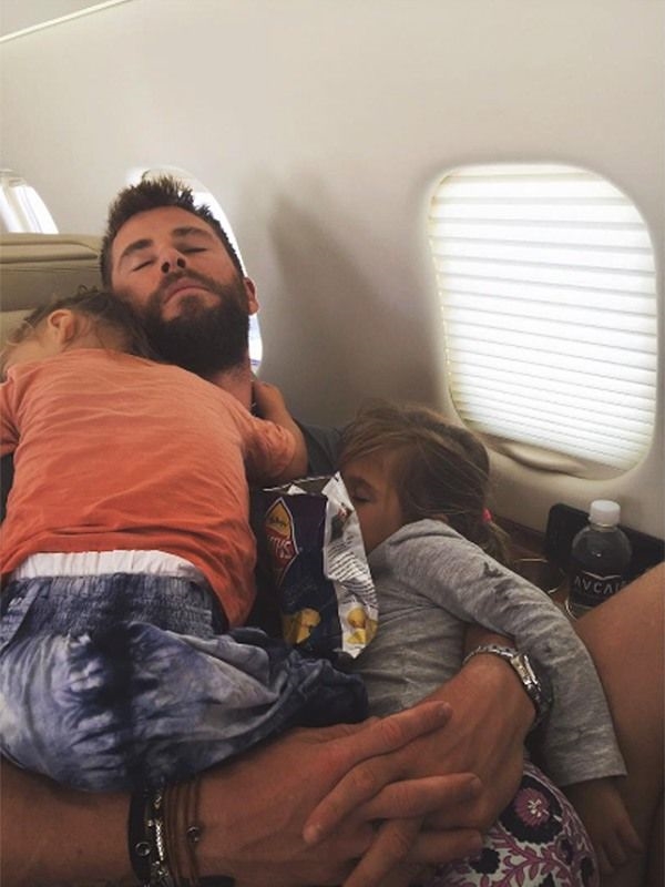 Chris Hemsworth - Nam thần trên phim, chồng ngoan bố đảm ngoài đời